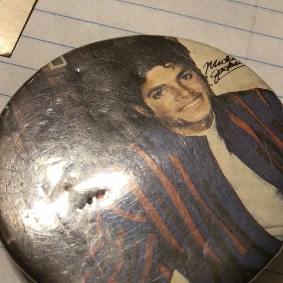 Michael Jackson vintage 80s pin back button badges and bonus postcard retro - Picture 3 of 4
